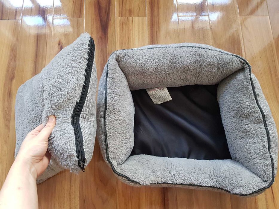 Szare legowisko dla psa Pet Collection S w jodełkę z poduszką na zamek