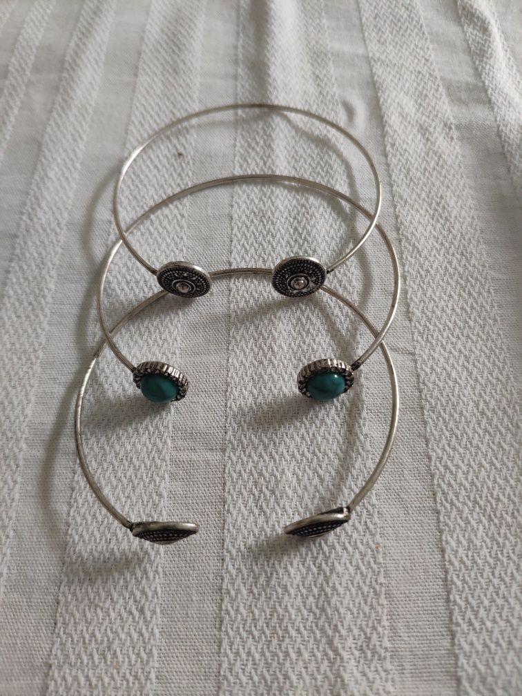 Vende-se conjunto de 3 pulseiras