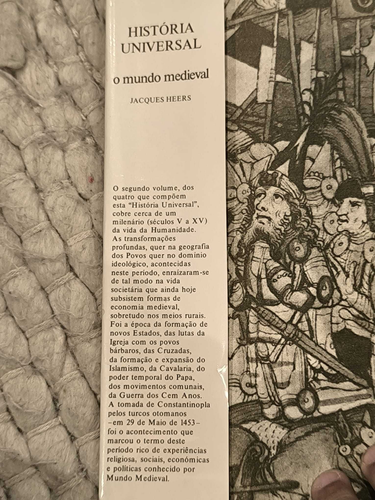 Livro "História universal (O mundo medieval)" de Jacques Heers