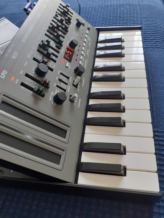 Roland sh01a, sintetizador
