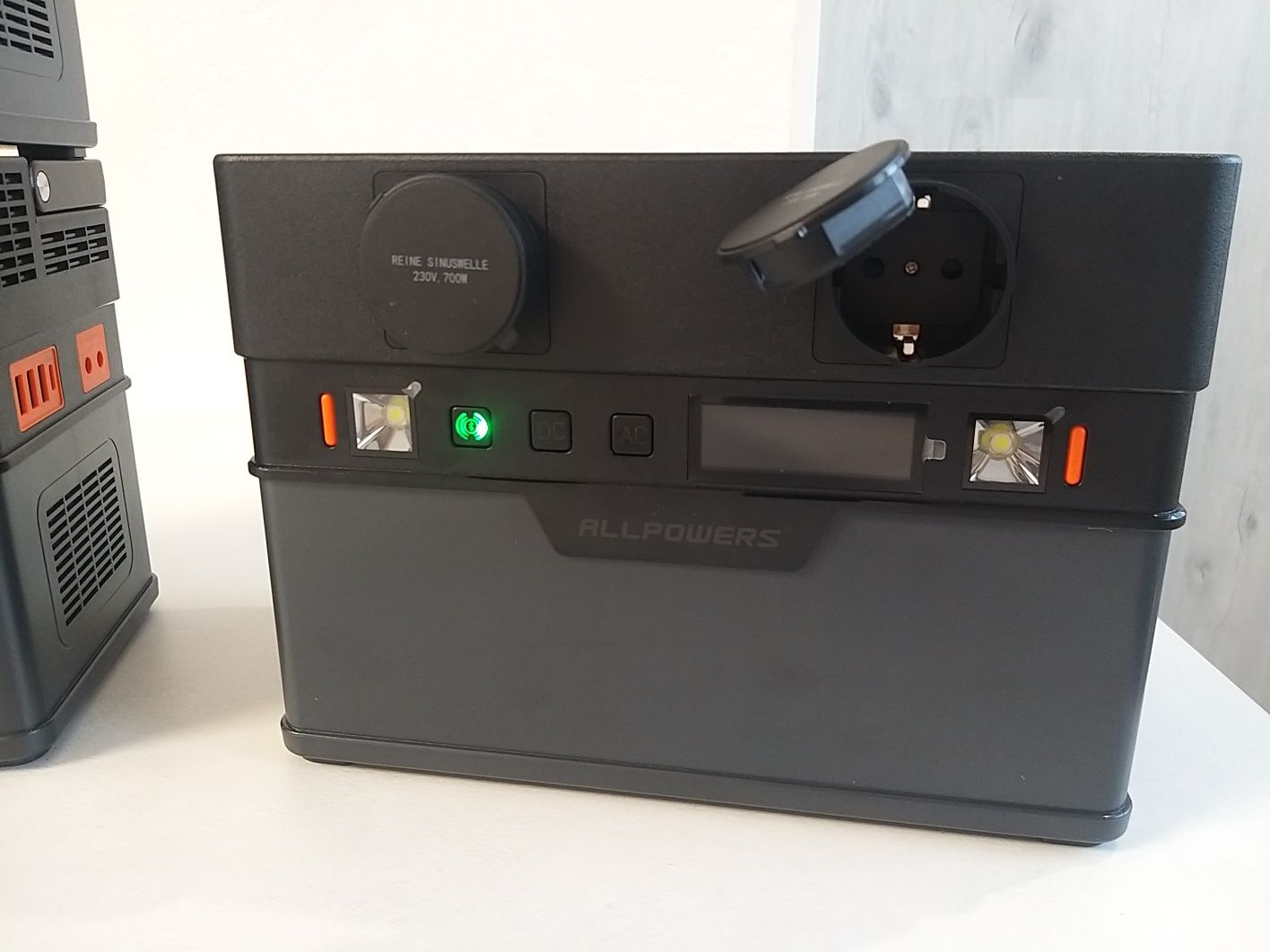 Продам портативную станцию Allpowers 700 (606 Вт)