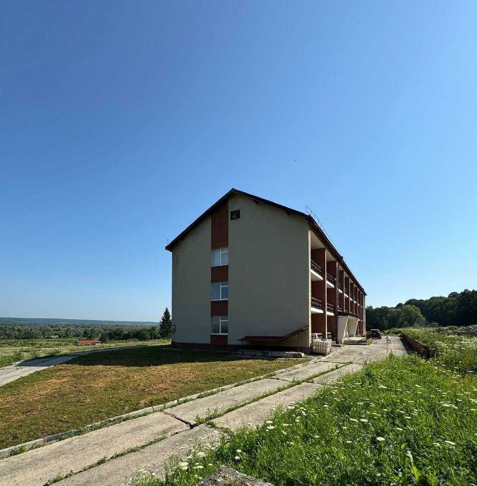 Продаж колишнього дитячого санаторію 5000 м2 з ділянкою 9,5 га