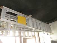 Escadote industrial de aluminio