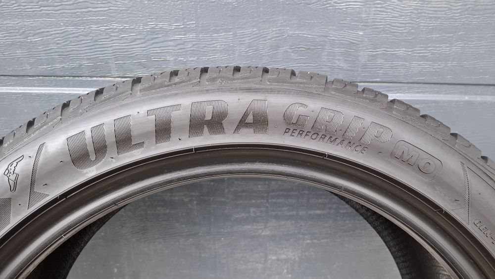 Goodyear 225/45 R18 UltraGrip 2022
