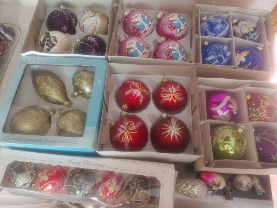 Новорічні прикраси, декор, гірлянди, свічки, Дід Мороз