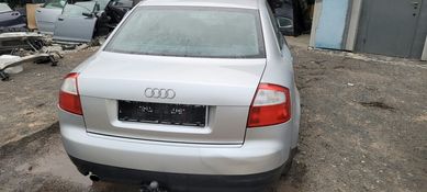 KOMPLETNA KLAPA bagażnika tylna Audi A4 B6 2002r Sedan srebrna LY7W