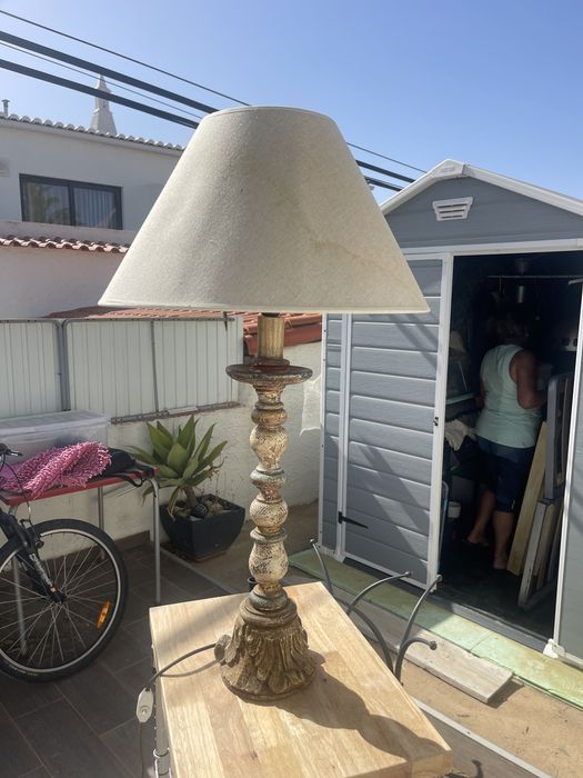 Candeeiro antigo em madeira pintado à mao