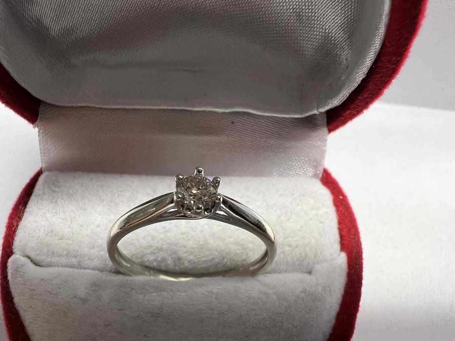 Złoty pierścionek z diamentem próba 585 - 1,51g Białe złoto APART