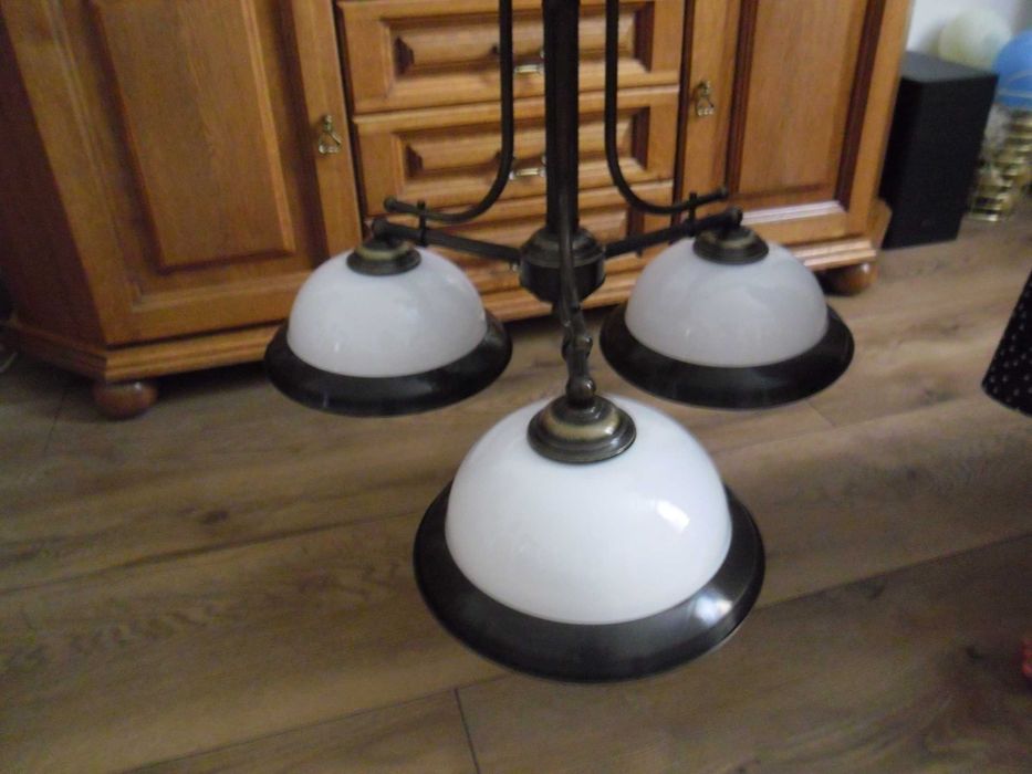 Żyrandol trójramienny metalowy do salonu