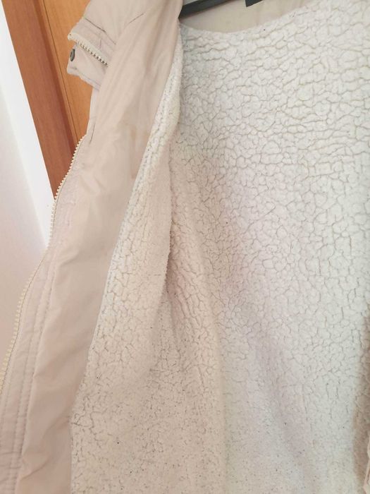 Casaco forrado com gola de pêlo