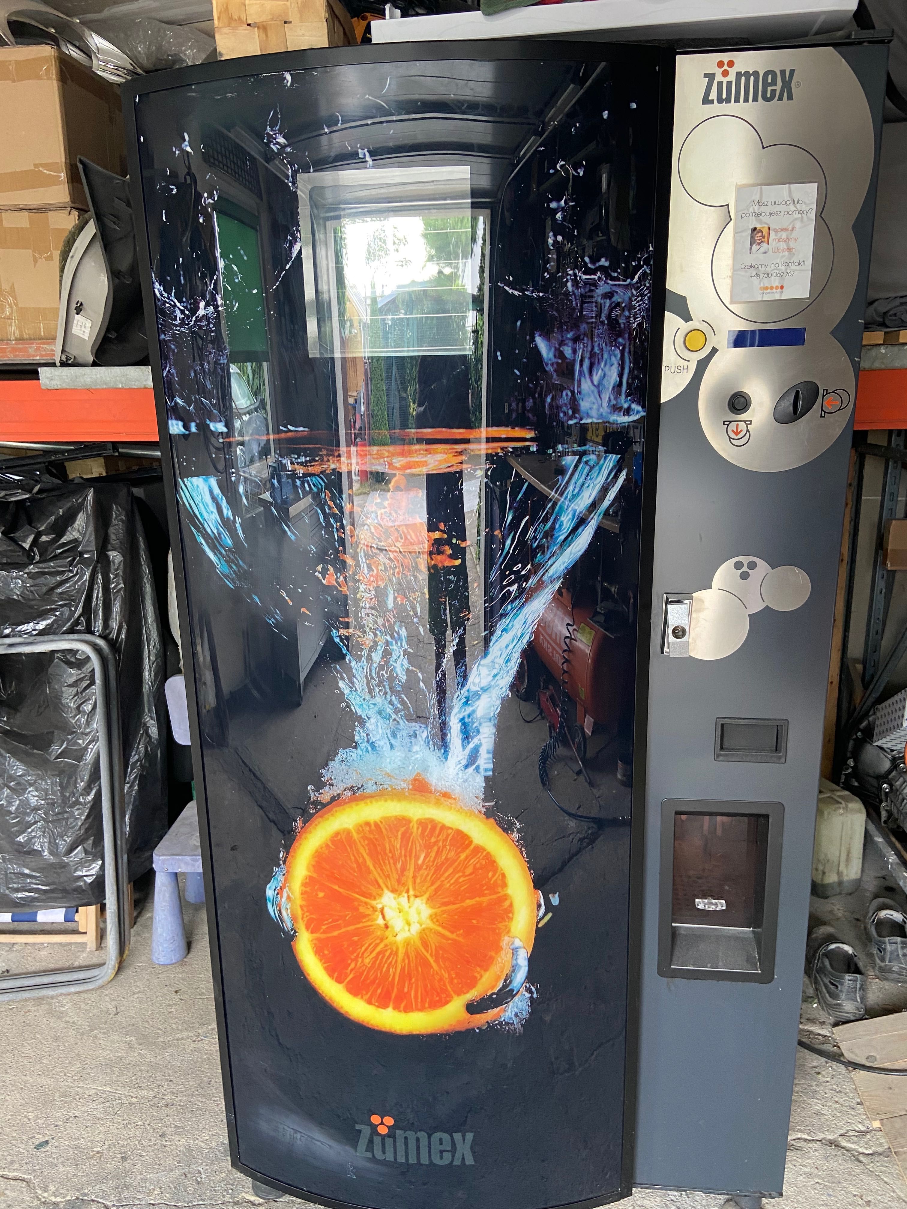 Automat do robienia soku z pomarańczy Zumex