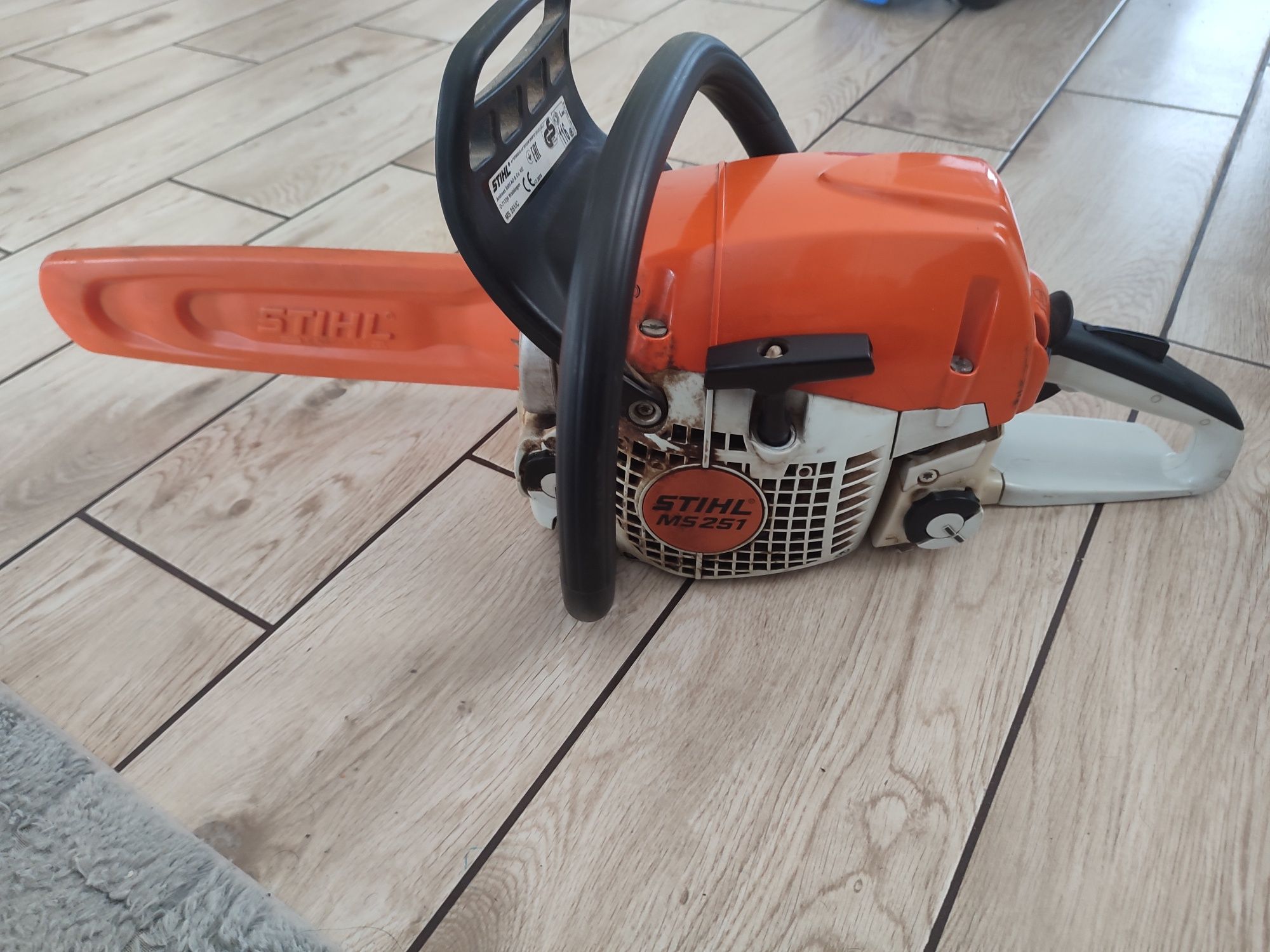 Pilarka Stihl MS 251/C