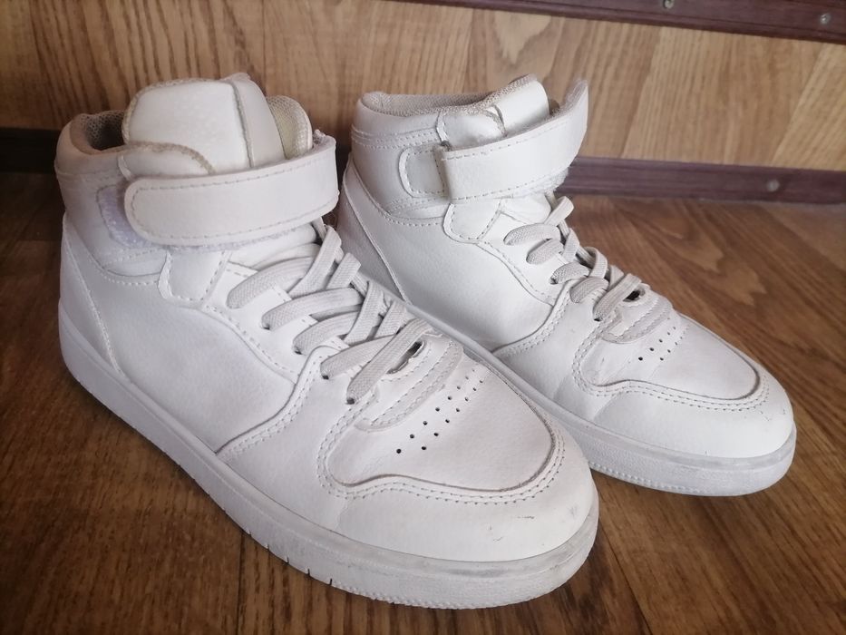 Весняні кросівки