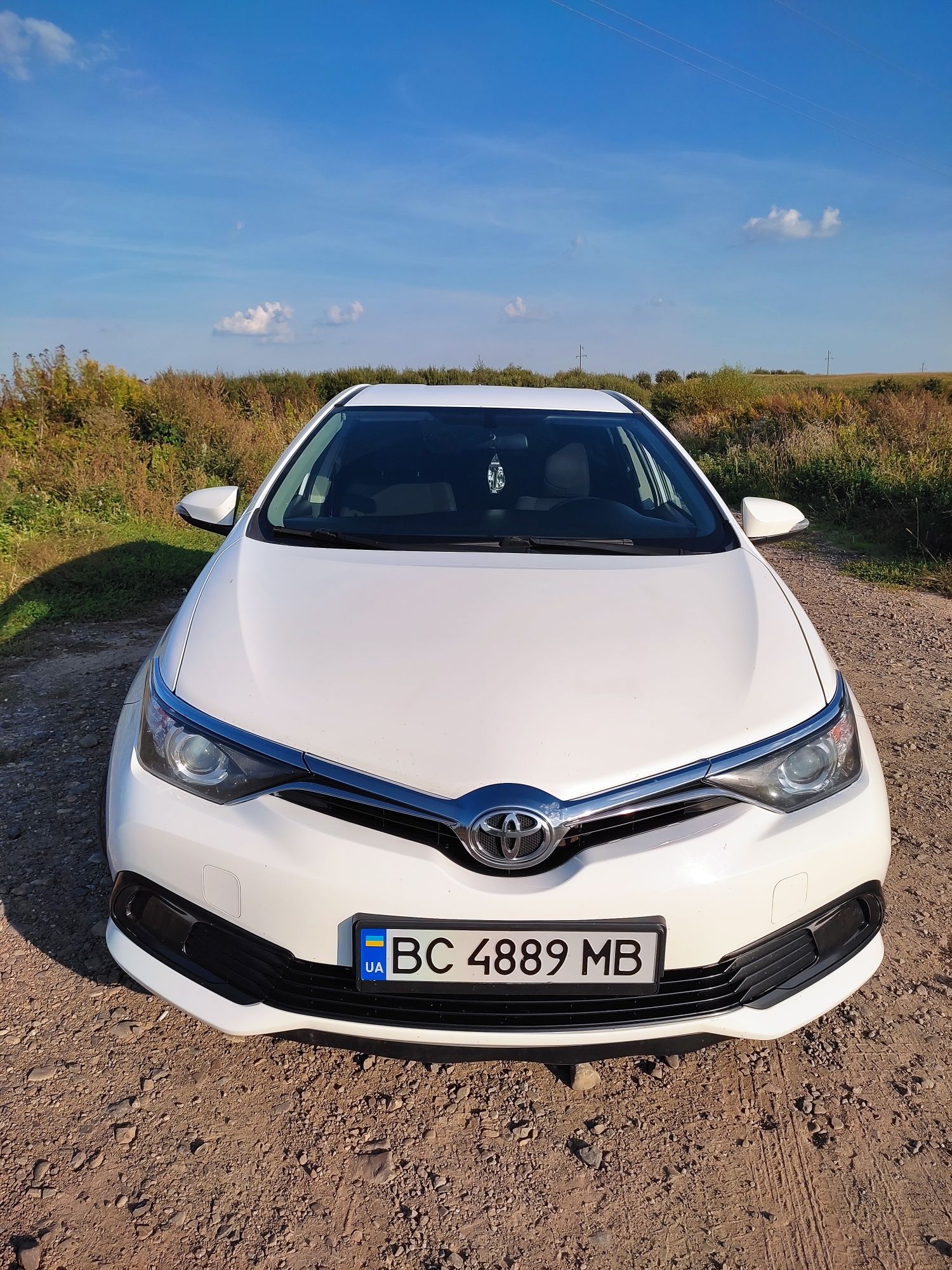 Toyota auris Продам