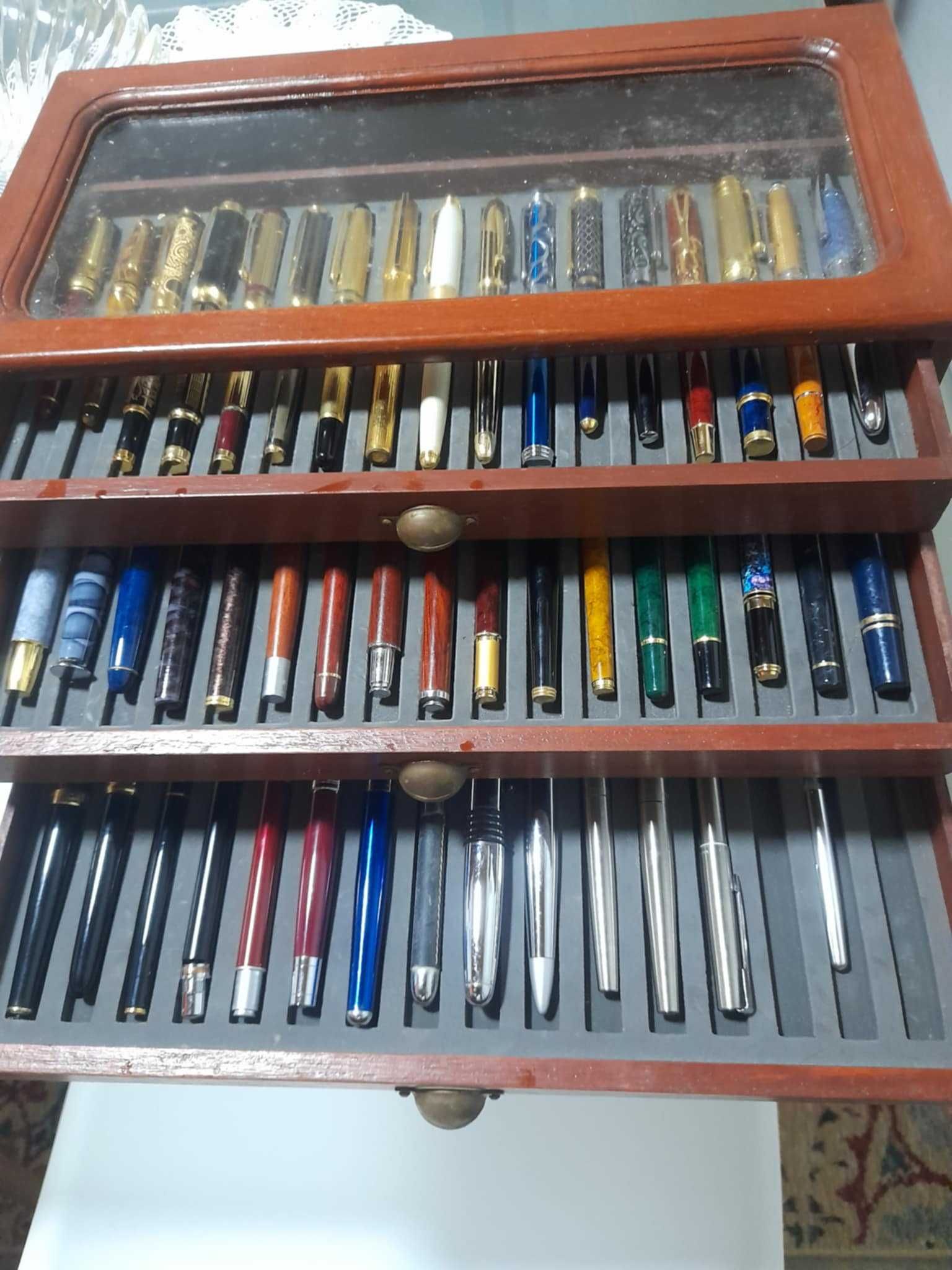Coleção de 47 Canetas