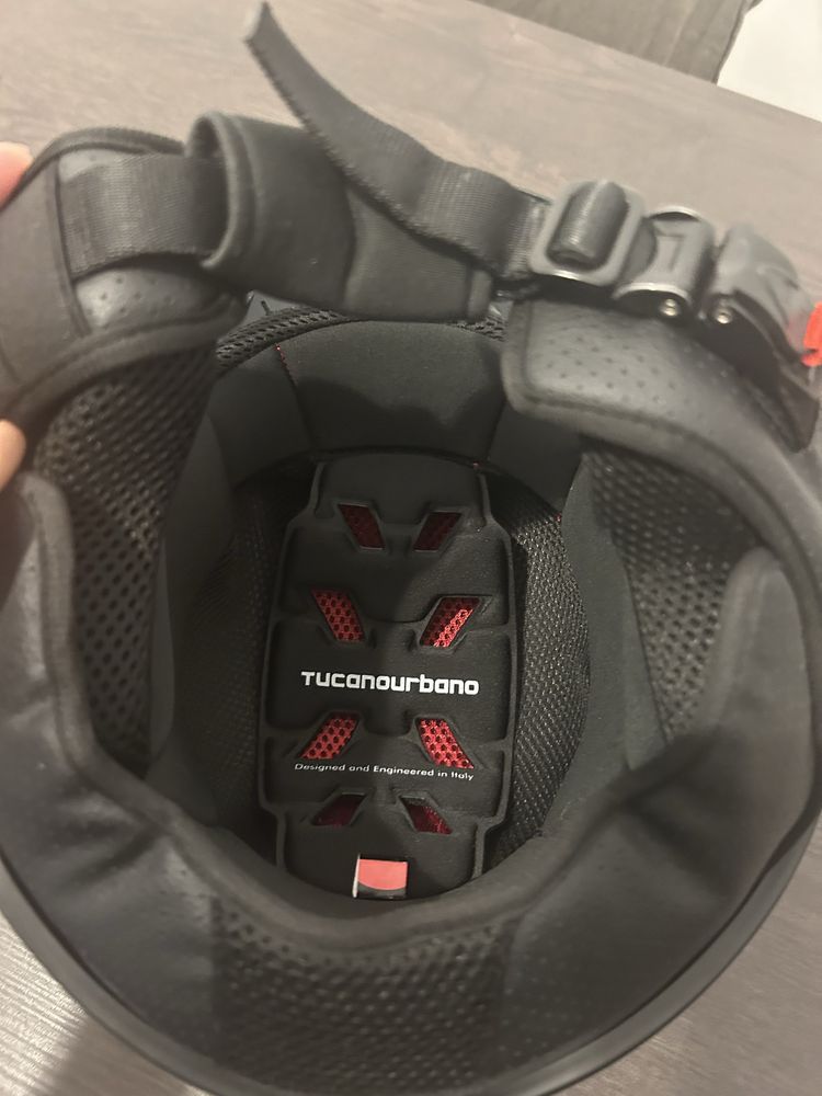 Capacete Urban Tucano como novo.