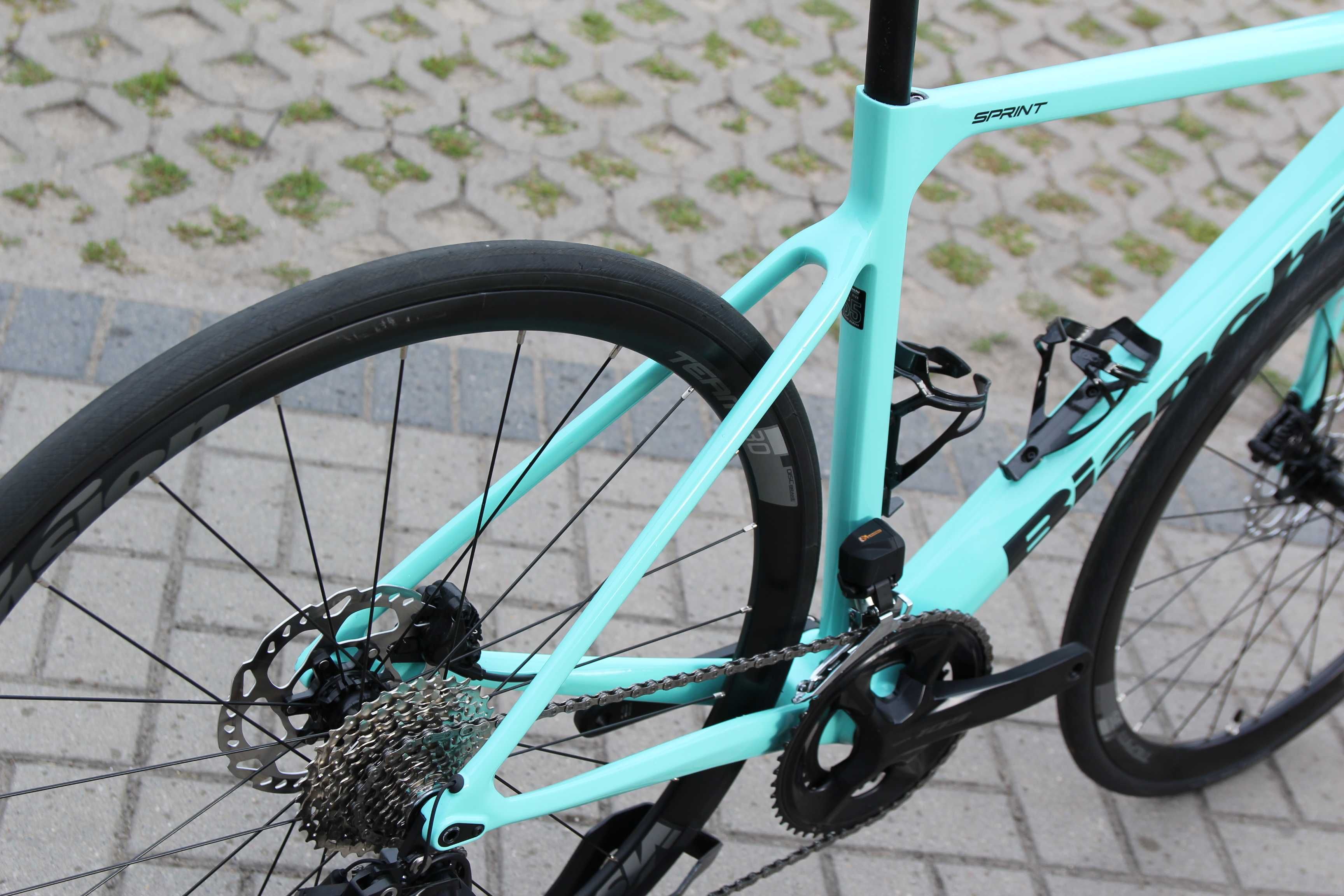 Rower szosowy BIANCHI SPRINT Disc Shimano 105 Di2 2x12, roz 55 Celeste
