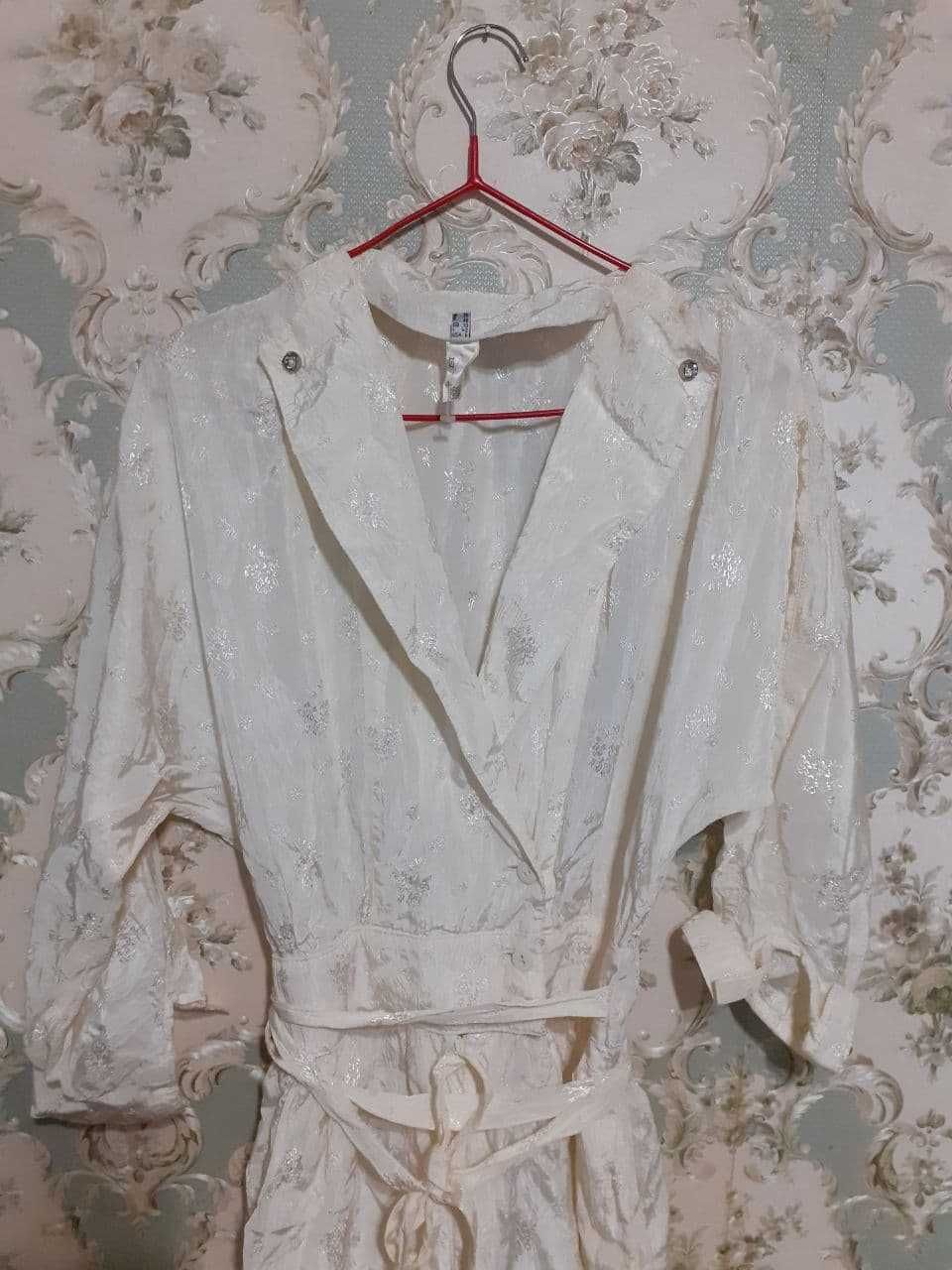 Комбинезон белый приталенный с расширенными штанами