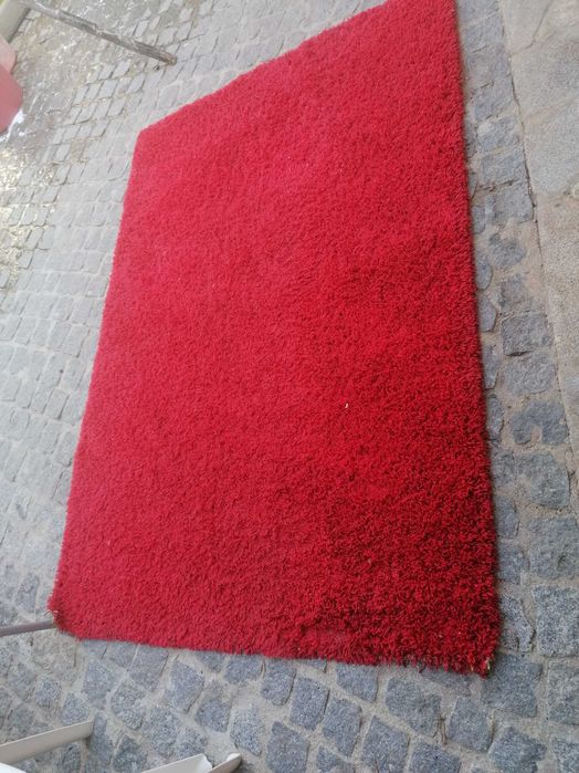 Carpete de sala vermelha