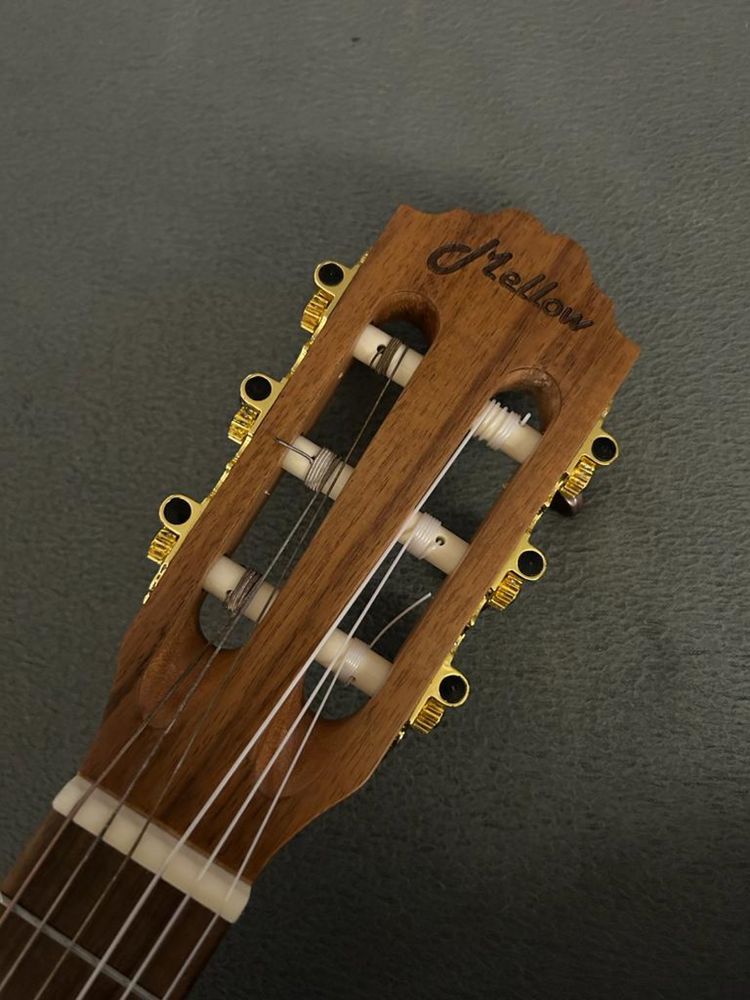 Mellow guitalele ukulele mała gitara