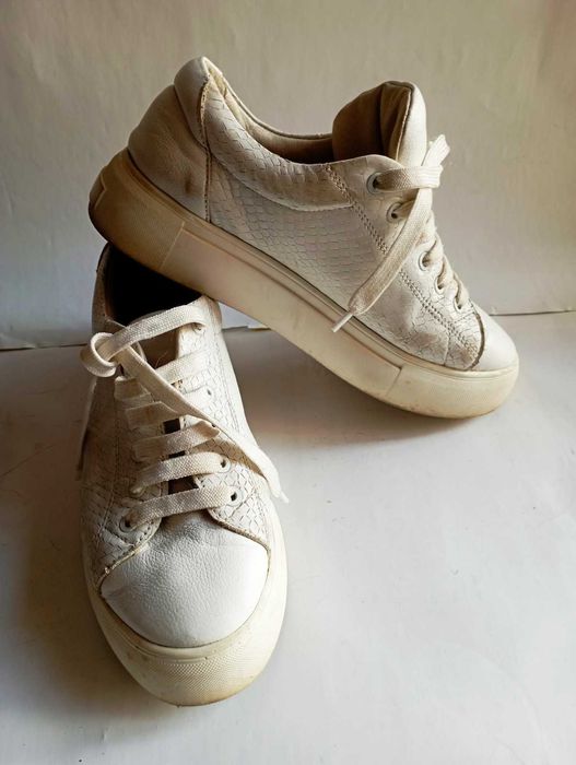 Кроссовки (кеды) белые, серые