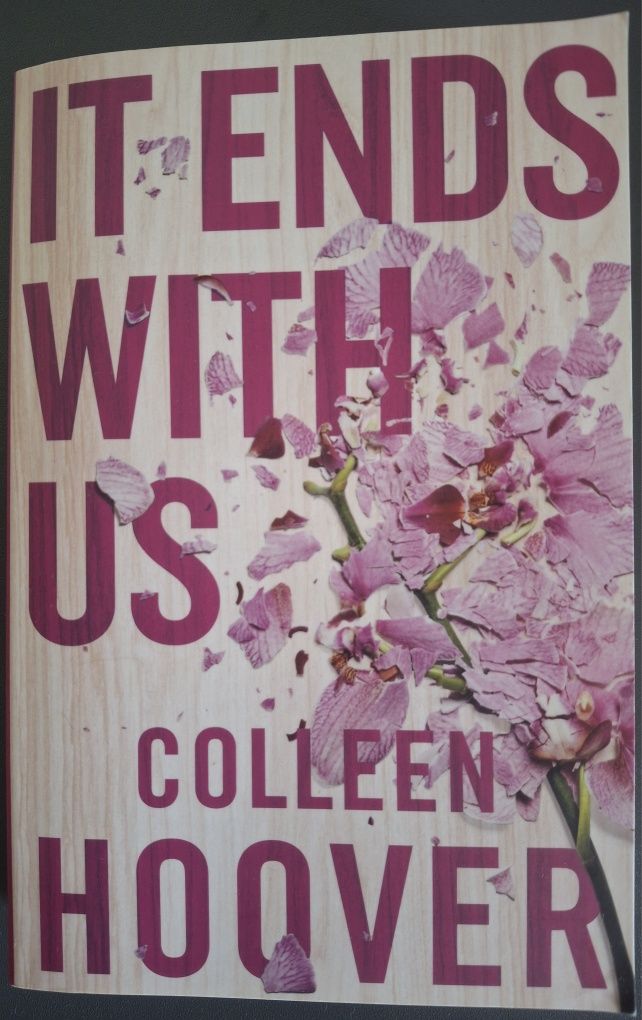 Livro "It Ends With Us" de Colleen Hoover