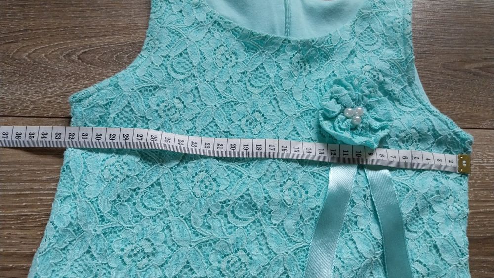 Sukienka koronkowa r. 134