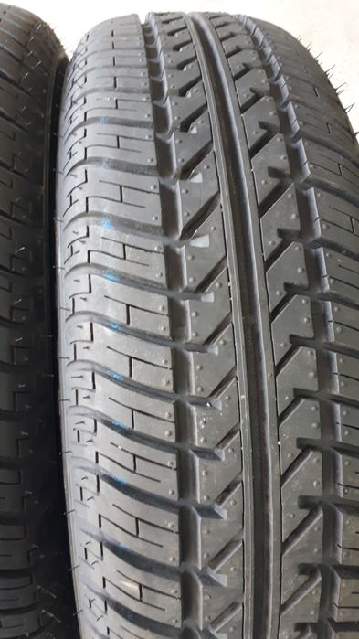 Dois pneus novos 175/70 r14 84T Kléber