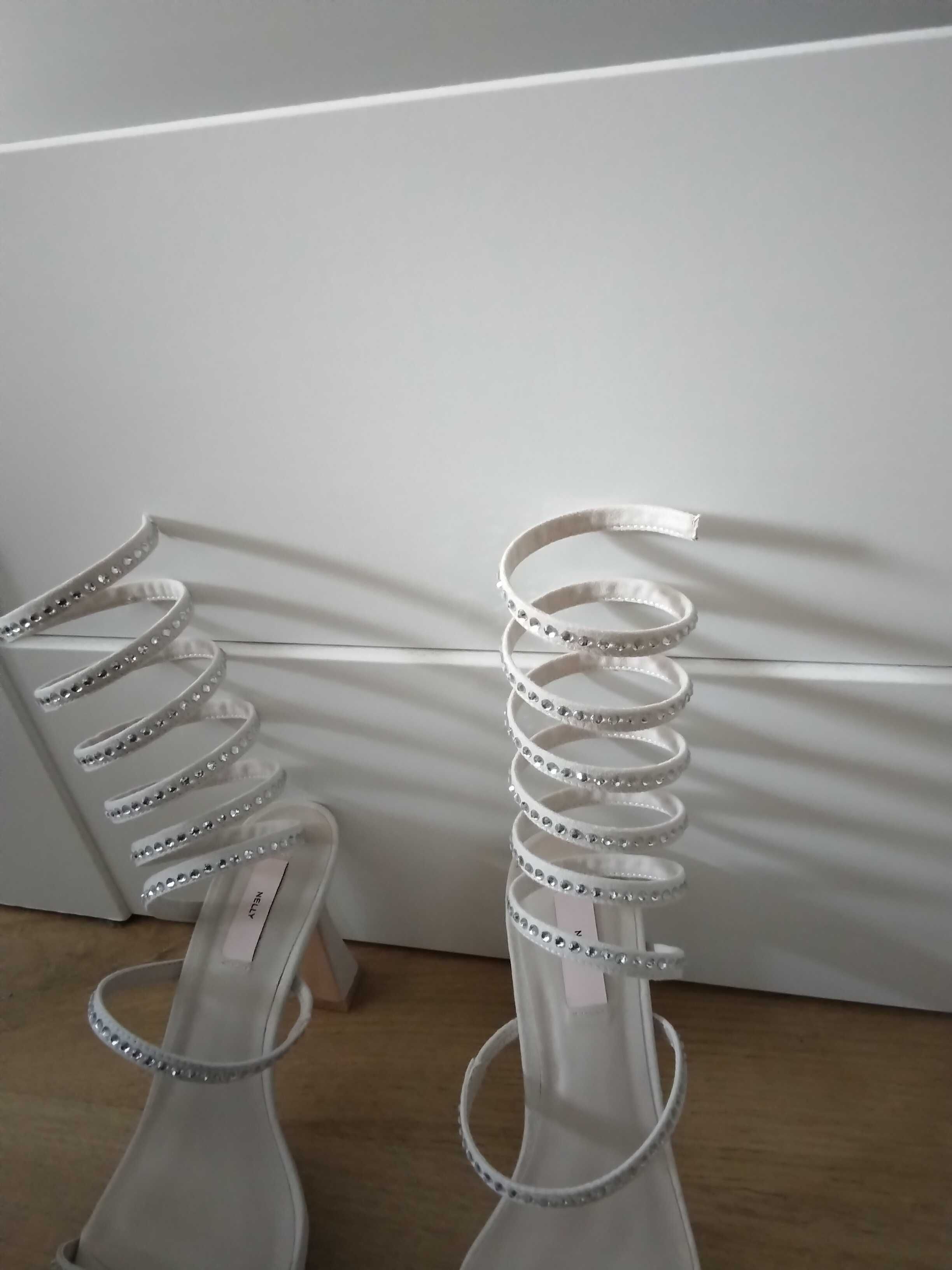 Buty na  obcasie platformowym