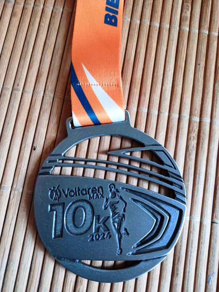 Medal koszulka Voltaren Max 10k 2024 DOZ maraton + gratis