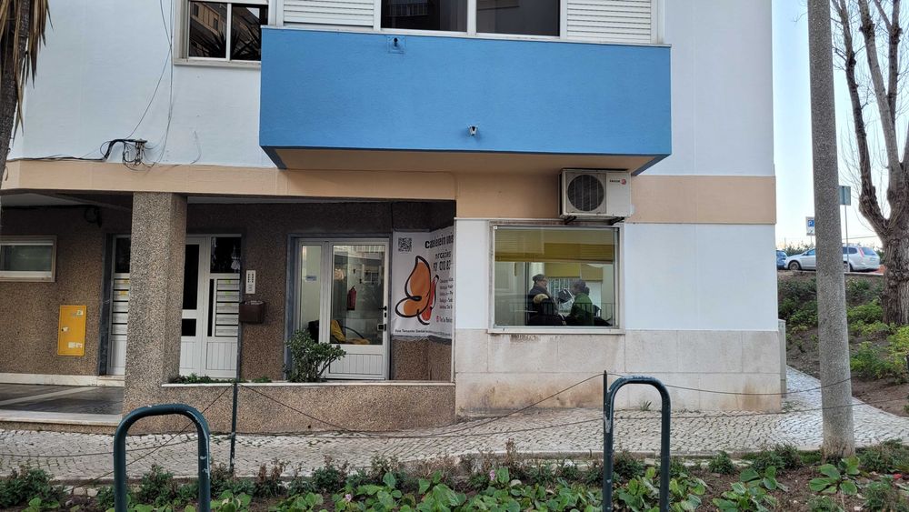 Cabeleireiro   e Barbeiro Carnaxide  pronto começar trabalhar