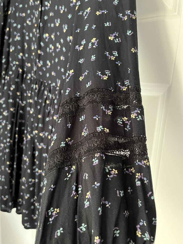 Sukienka w kwiatki XS Zara granatowa ciemna krótka