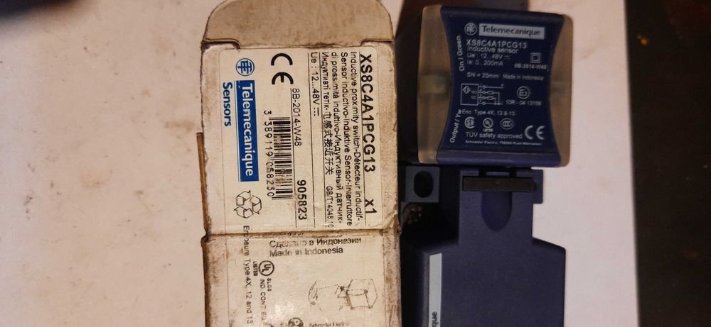 Krańcówka  Czujnik indukcyjny z firmy Telemecanique XS8C4A1PCG13