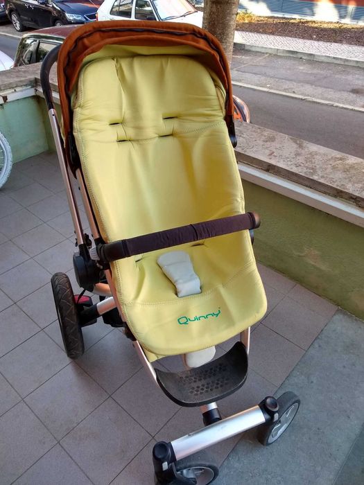 CARINHA para bebe QUINNY com acessórios.