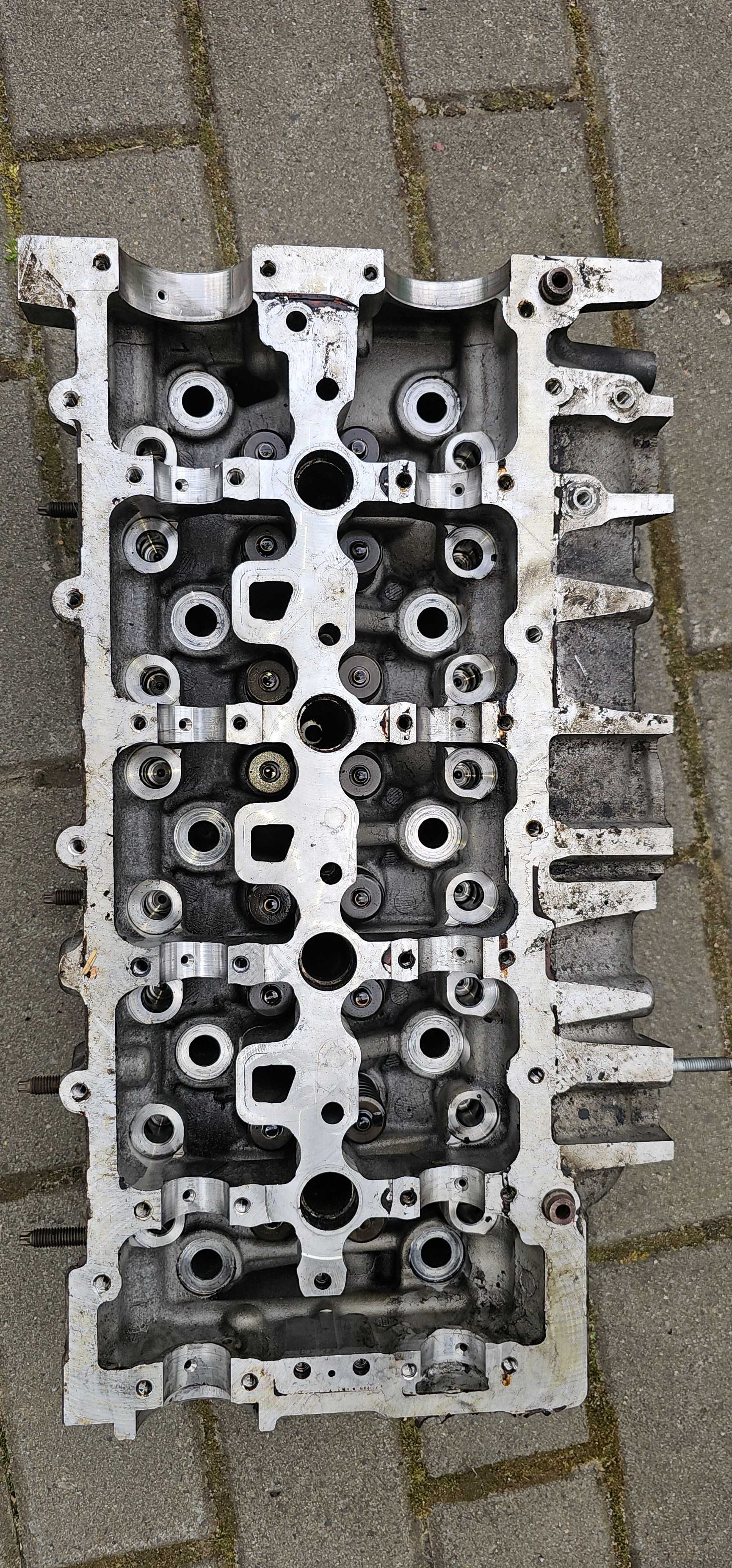 Głowica z walkami silnika 2.0 HDi 180 FAP (DW10FC)