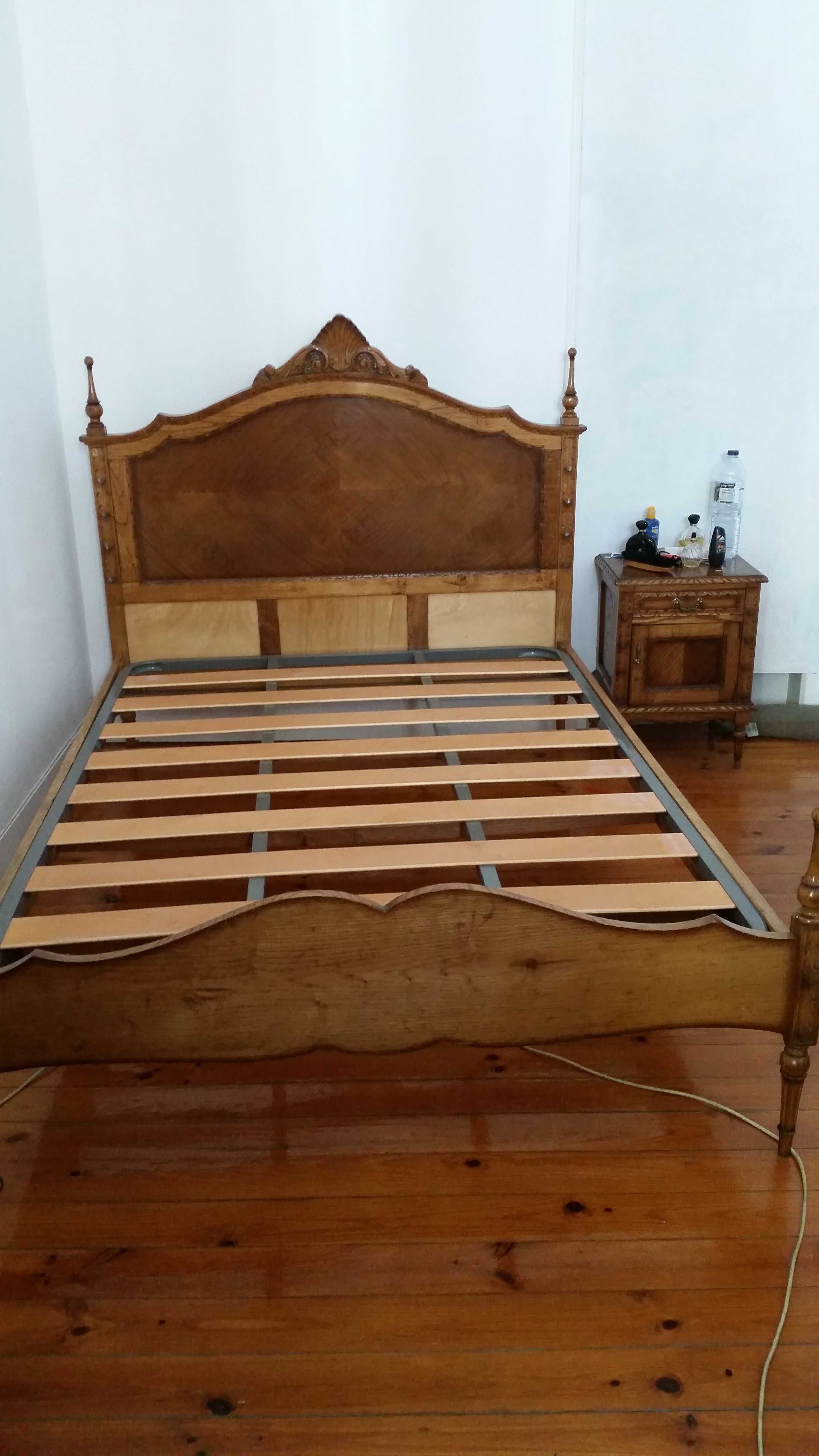 cama de casal com colchoes e cama de solteiro