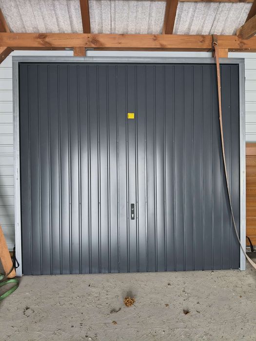 Brama garażowa uchylna firmy Wiśniowski