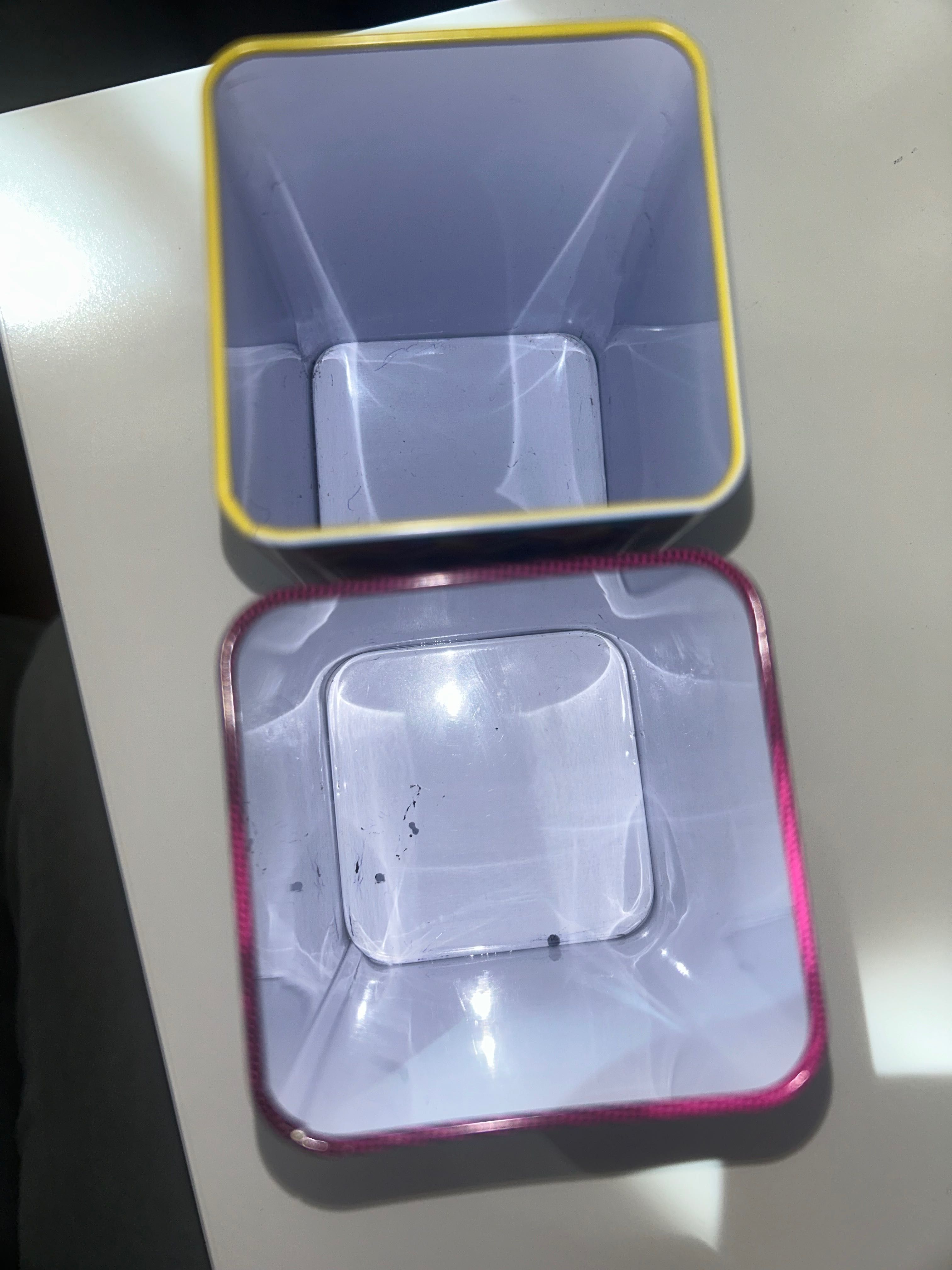 Organizery na biurko z Barbie i Atomówkami