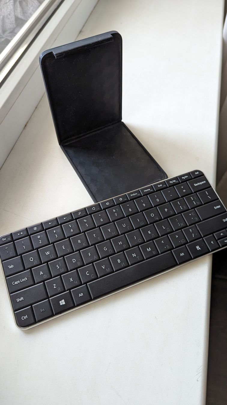 Клавиатура Microsoft Wedge Mobile Bluetooth Compact Keyboard