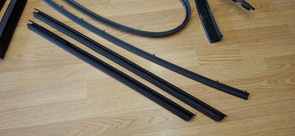 Бархотка, ущільнення дверей лівих Поло Седан 2019