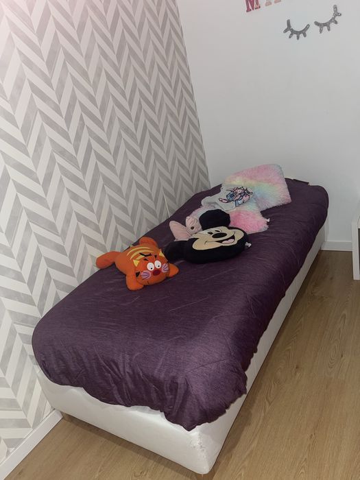 Sommier com capa e pés
