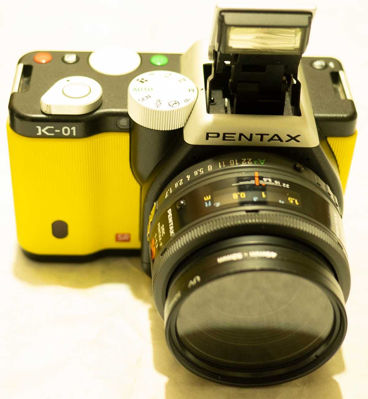 Бездзеркалка Pentax K-01 APS-C 16Mp камера