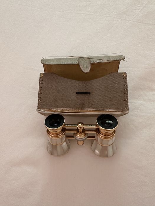 Antigos binoculos opera e teatro madreperola e latão