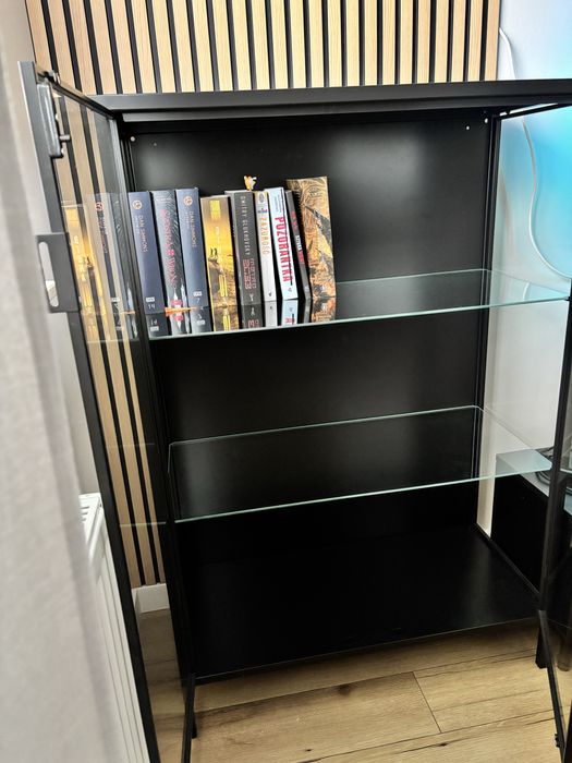 Szklana gablota ikea