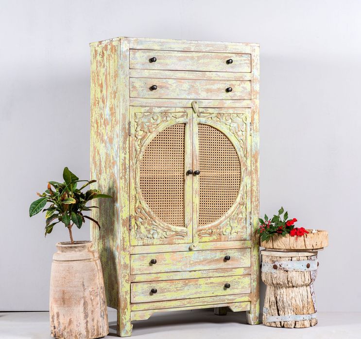 szafka szafa kredens drewno mango żółta rzeźbiona rattan szuflady boho