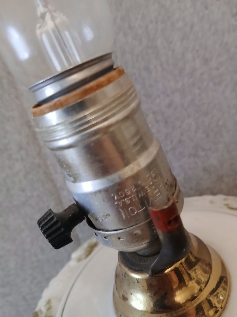 Lampa antyk u.s.a. leviton