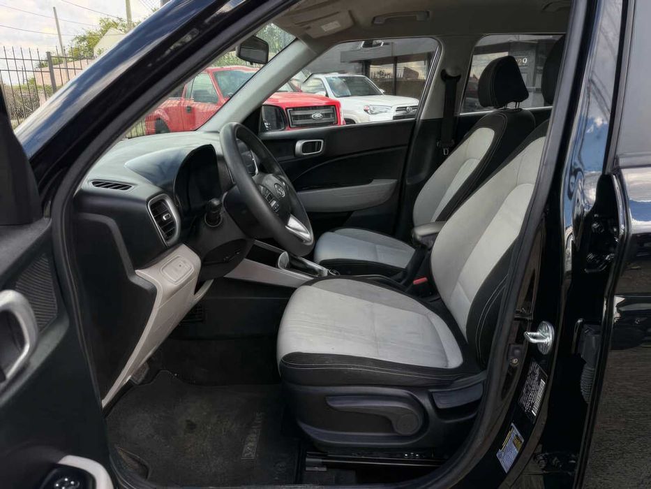 Hyundai Venue      2020