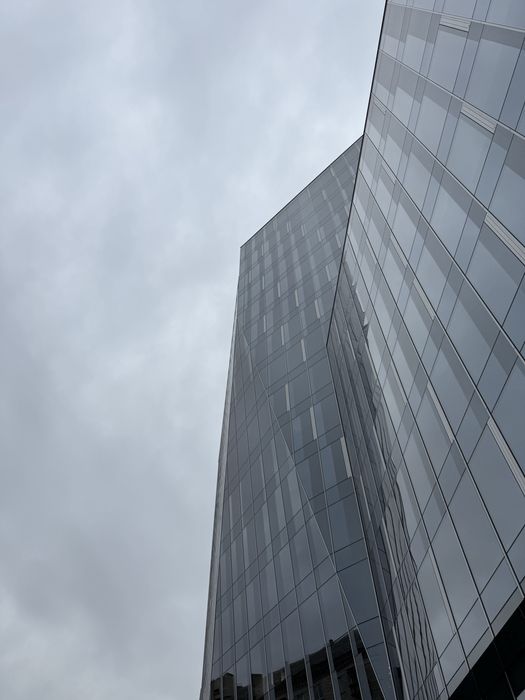 Продаж нежитлового приміщення на вул. Предславинська