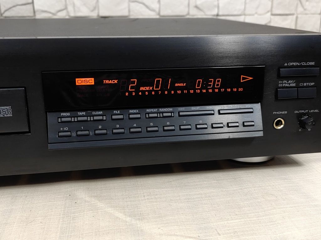 Yamaha CDX-1060 Audiofilski odtwarzacz płyt CD