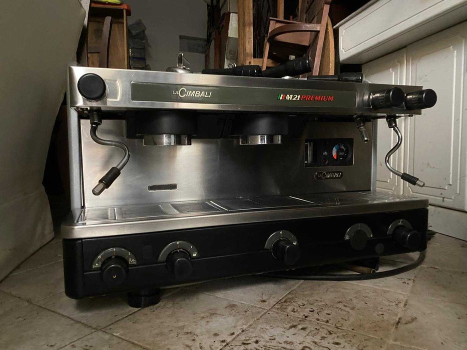 Máquina de Café M21 e Moinho de Café La Cimbali em perfeito estado
